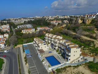 Резиденция премиум класса с бассейнами и садами в самом центре Пафоса, Кипр