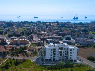 Закрытая резиденция с зелеными зонами и парковкой в центре Лимассола, Кипр