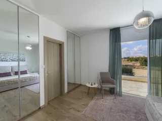 Комплекс просторных вилл рядом со школой и центром Пафоса, Кипр