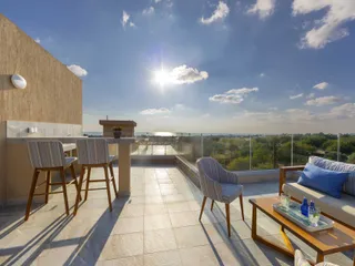 Комплекс просторных вилл рядом со школой и центром Пафоса, Кипр