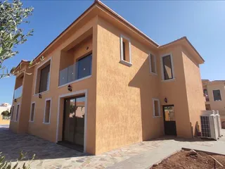 Виллы в закрытой резиденции в 100 метрах от моря, Хлорака, Кипр