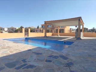 Виллы в закрытой резиденции в 100 метрах от моря, Хлорака, Кипр