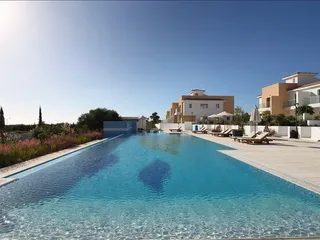 Комплекс современных таунхаусов с садом и бассейном, Пафос, Кипр