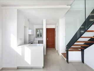 Комплекс современных таунхаусов с садом и бассейном, Пафос, Кипр