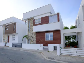 Современный комплекс вилл с панорамными видами рядом с центром Ларнаки, Кипр