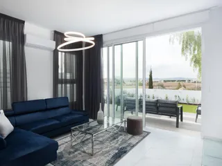 Современный комплекс вилл с панорамными видами рядом с центром Ларнаки, Кипр