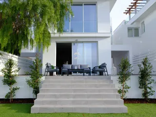 Современный комплекс вилл с панорамными видами рядом с центром Ларнаки, Кипр