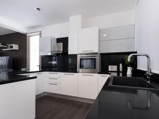 Современная резиденция с бассейном в центре Ларнаки, Кипр