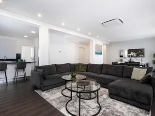 Современная резиденция с бассейном в центре Ларнаки, Кипр