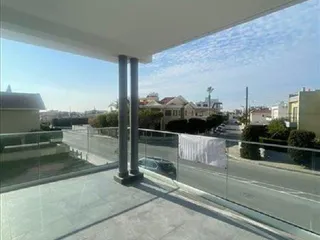 Резиденция с парковкой в престижном районе Лимассола, Кипр