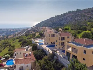 Комплекс вилл с бассейнами рядом с пляжем, Пейя, Кипр