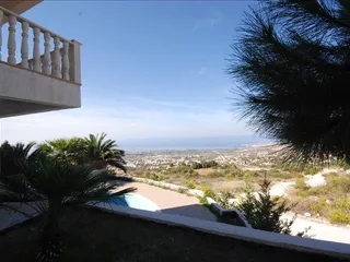 Вилла с бассейном и панорамным видом, Тала, Кипр