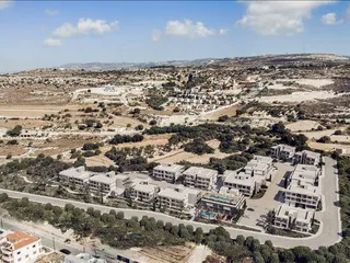 Новая закрытая резиденция для пожилых людей с бассейнами, садами и медицинским обслуживанием, Героскипу, Кипр