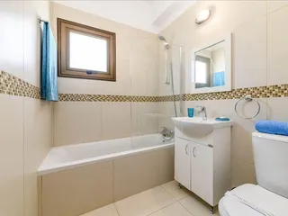 Комплекс меблированных вилл с бассейнами в 400 метрах от моря, Айя-Напа, Кипр