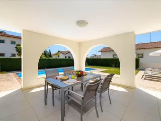 Комплекс меблированных вилл с бассейнами в 400 метрах от моря, Айя-Напа, Кипр