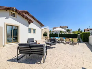 Комплекс меблированных вилл с бассейнами в 400 метрах от моря, Айя-Напа, Кипр