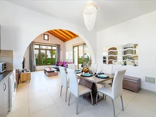 Комплекс меблированных вилл с бассейнами в 400 метрах от моря, Айя-Напа, Кипр