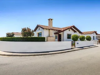 Комплекс меблированных вилл с бассейнами в 400 метрах от моря, Айя-Напа, Кипр