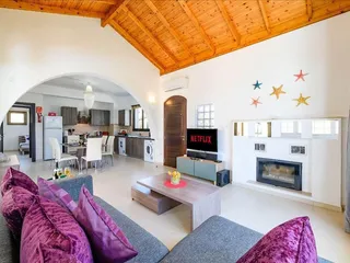 Комплекс меблированных вилл с бассейнами в 400 метрах от моря, Айя-Напа, Кипр