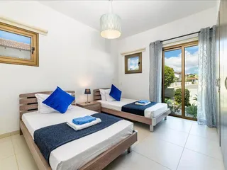 Комплекс меблированных вилл с бассейнами в 400 метрах от моря, Айя-Напа, Кипр