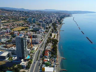 Резиденция с садом в 100 метрах от моря, Мутайяка, Кипр