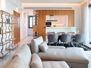 Резиденция с садом в 100 метрах от моря, Мутайяка, Кипр