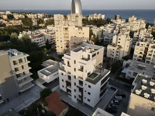 Современная резиденция в 300 метрах от моря, в центре Лимассола, Кипр