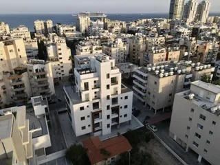 Современная резиденция в 300 метрах от моря, в центре Лимассола, Кипр