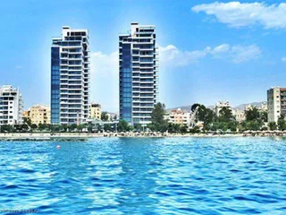 Резиденция с бассейнами и спа-центром на первой линии у моря, Лимассол, Кипр