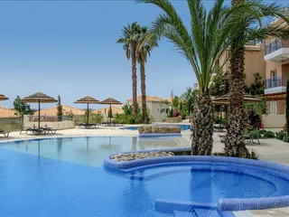 Резиденция с бассейнами недалеко от аэропорта, пляжа и центра Пафоса, Героскипу, Кипр