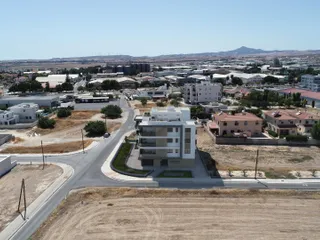 Новая малоэтажная резиденция в престижном жилом районе Ларнаки, Кипр