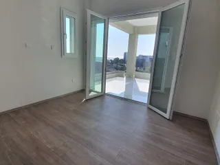 Резиденция с бассейнами и пляжем на первой линии у моря, Лимассол, Кипр