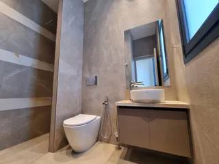 Резиденция с бассейном и подземной парковкой напротив пляжа и гавани, Лимассол, Кипр