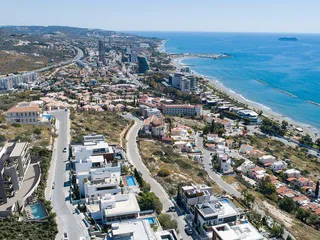 Новая резиденция с бассейном в 300 метрах от моря, Агиос Тихонас, Кипр