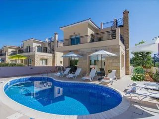 Закрытый комплекс вилл с бассейнами и панорамными видами в престижном районе, Полис, Кипр