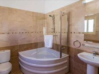 Закрытый комплекс вилл с бассейнами и панорамными видами в престижном районе, Полис, Кипр