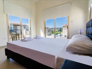 Закрытый комплекс вилл с бассейнами и панорамными видами в престижном районе, Полис, Кипр