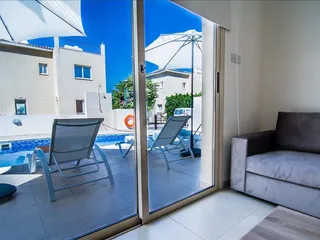 Закрытый комплекс вилл с бассейнами и панорамными видами в престижном районе, Полис, Кипр