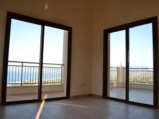 Закрытый комплекс вилл с бассейнами и панорамными видами рядом с гаванью, Полис, Кипр