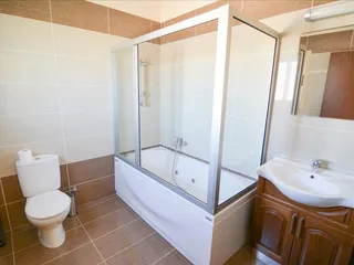 Комплекс вилл с бассейнами и панорамными видами рядом, Меса Хорио, Кипр