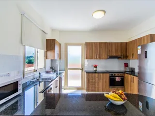 Комплекс вилл с бассейнами и панорамными видами рядом, Меса Хорио, Кипр