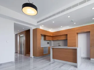 Элитная вилла с бассейном и террасой на крыше в центре Пафоса, Кипр