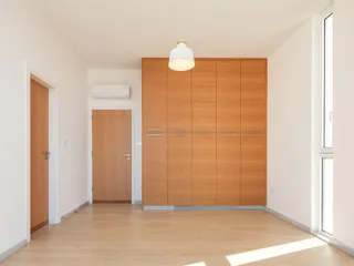 Элитная вилла с бассейном и террасой на крыше в центре Пафоса, Кипр