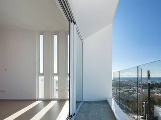 Элитная вилла с бассейном и террасой на крыше в центре Пафоса, Кипр