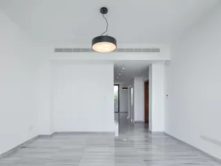 Элитная вилла с бассейном и террасой на крыше в центре Пафоса, Кипр