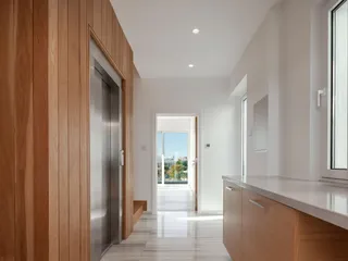 Элитная вилла с бассейном и террасой на крыше в центре Пафоса, Кипр