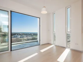 Элитная вилла с бассейном и террасой на крыше в центре Пафоса, Кипр