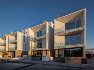 Элитная вилла с бассейном и террасой на крыше в центре Пафоса, Кипр