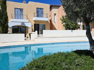 Комплекс таунхаусов с бассейнами и зеленой зоной, Пафос, Кипр