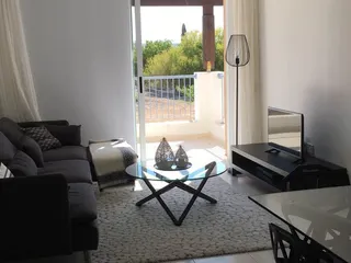 Комплекс таунхаусов с бассейном и зеленой зоной недалеко от песчаных пляжей, Пафос, Кипр